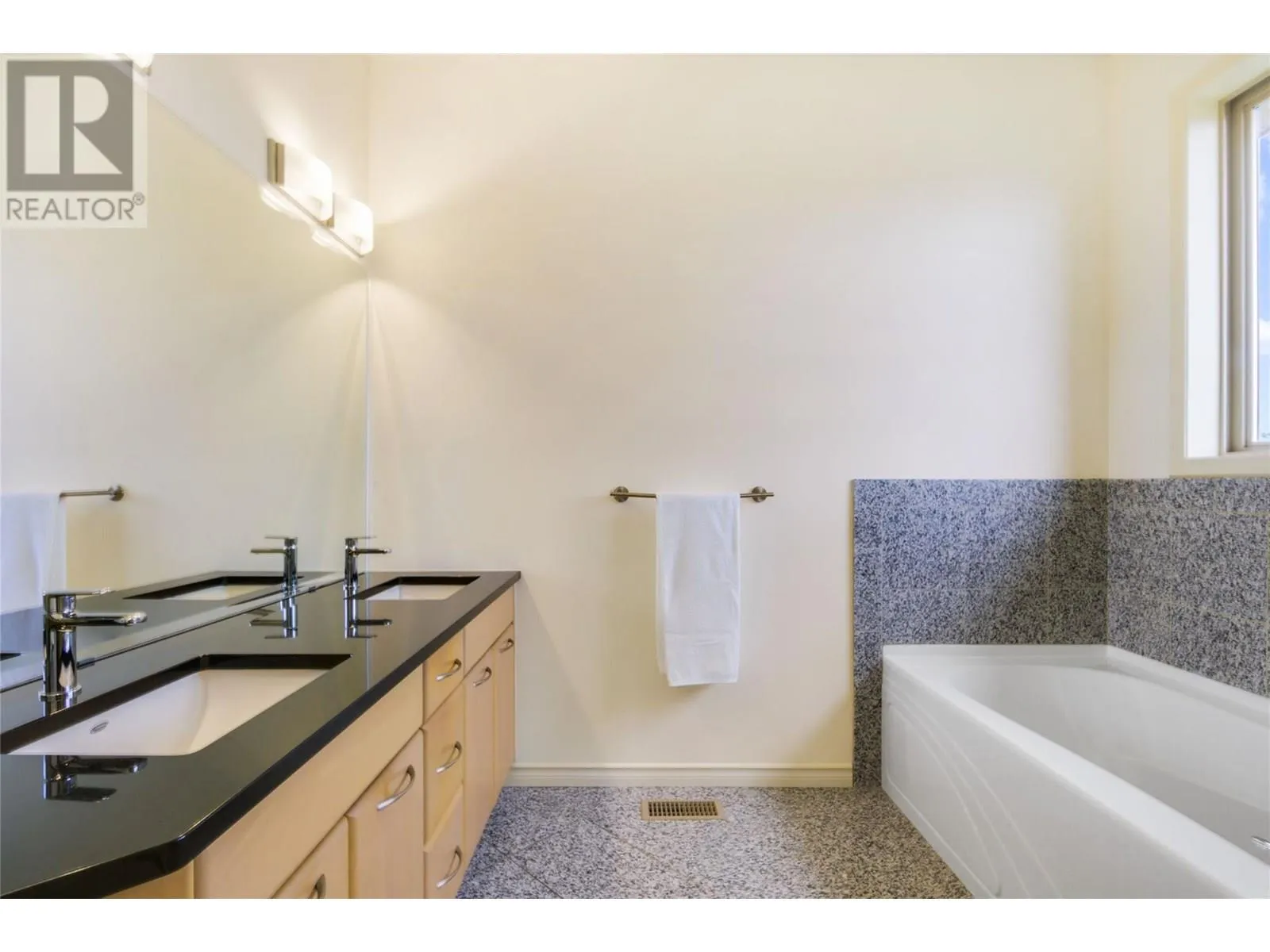 2213 Waddington Court Unit# 17