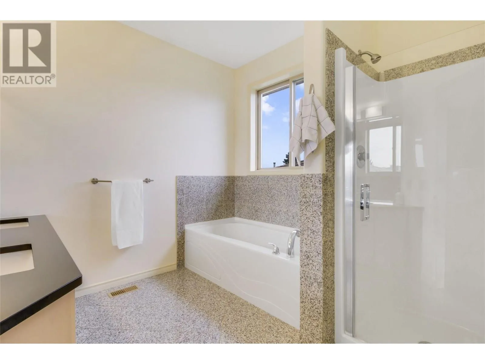 2213 Waddington Court Unit# 17