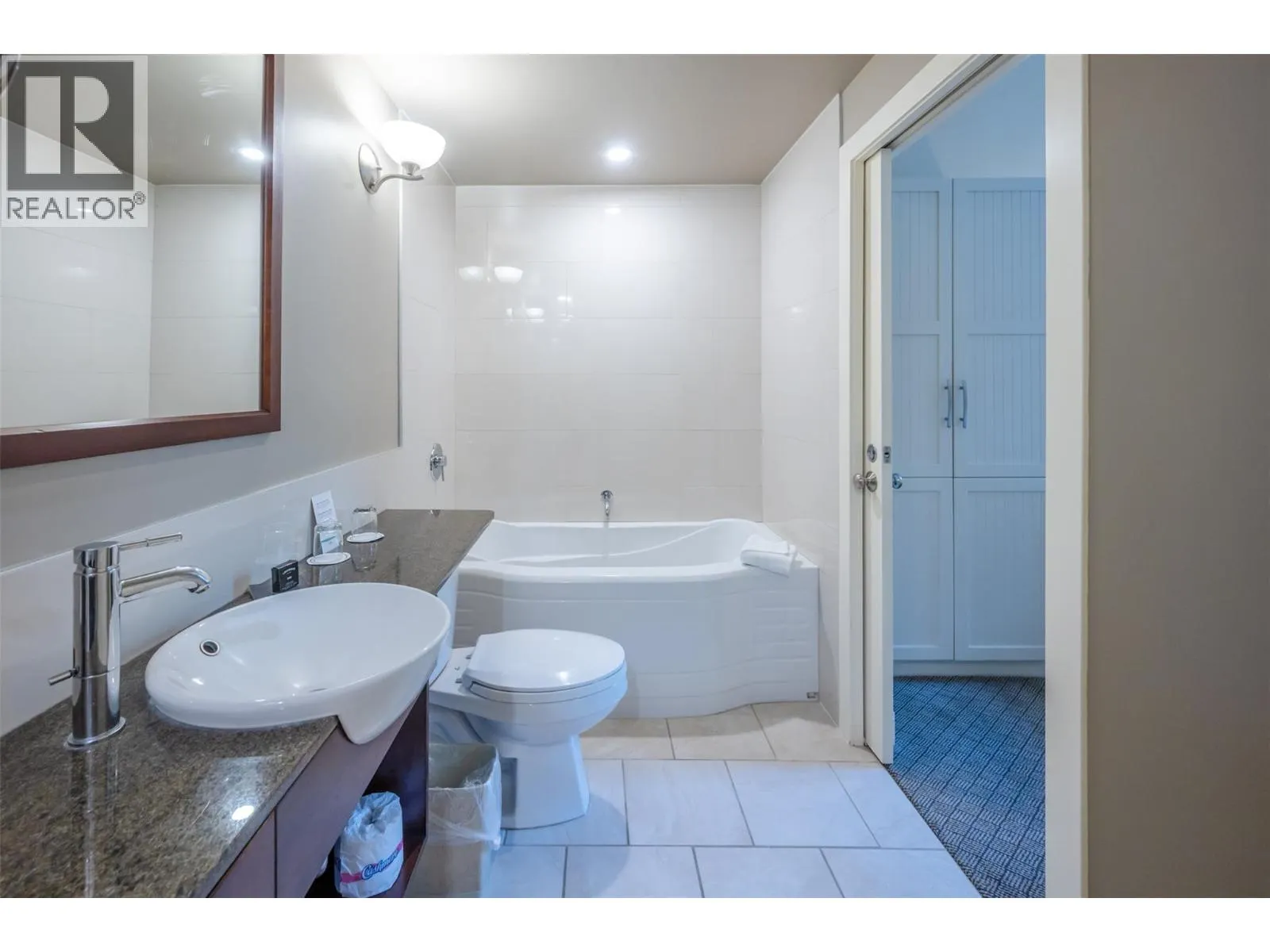 13011 Lakeshore Drive Unit# 364
