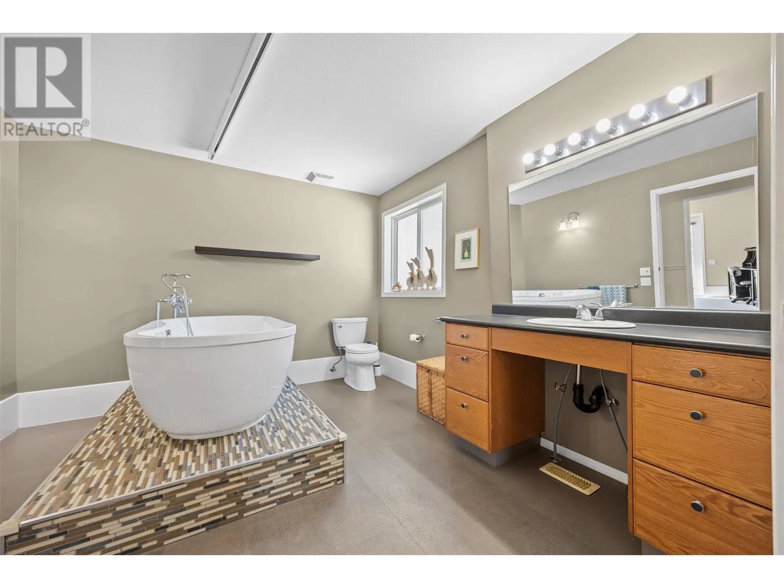 2109 Covington Crescent