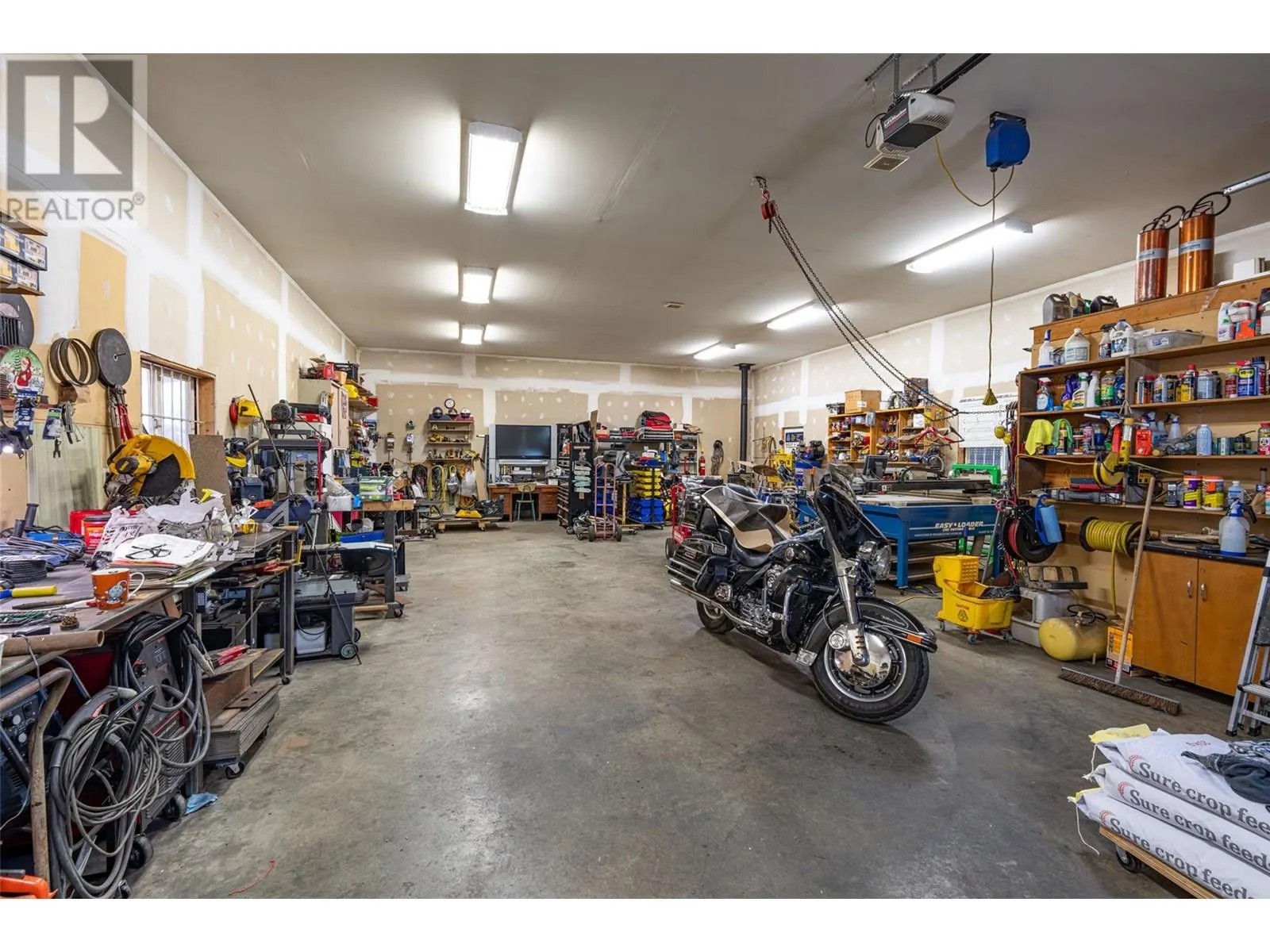 9255 Firehall Frontage Road