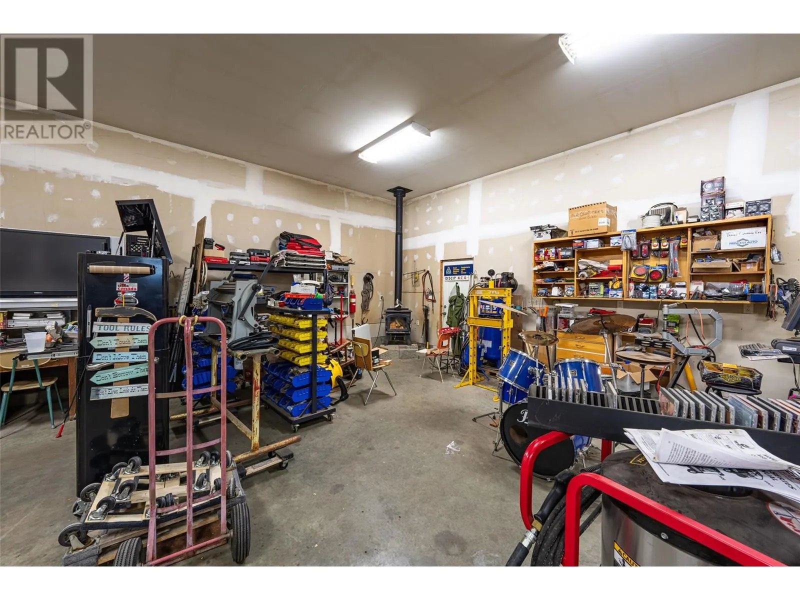 9255 Firehall Frontage Road