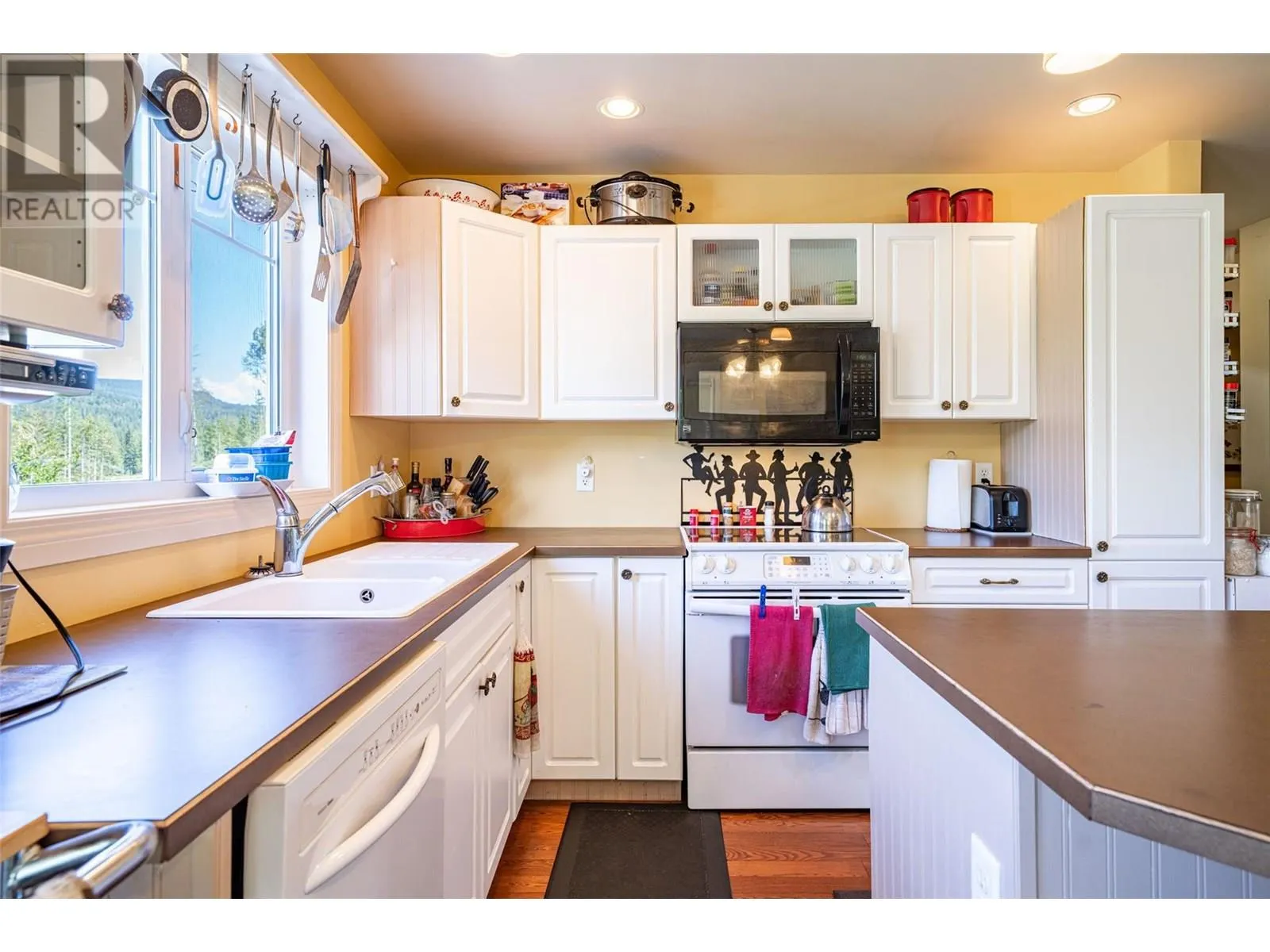 9255 Firehall Frontage Road