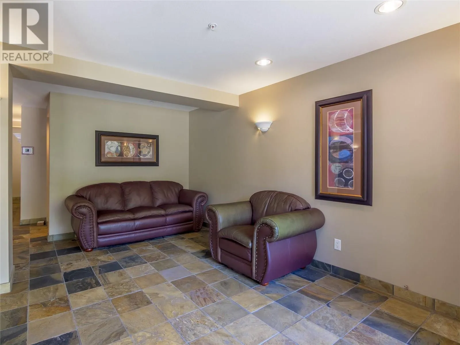256 HASTINGS Avenue Unit# 410