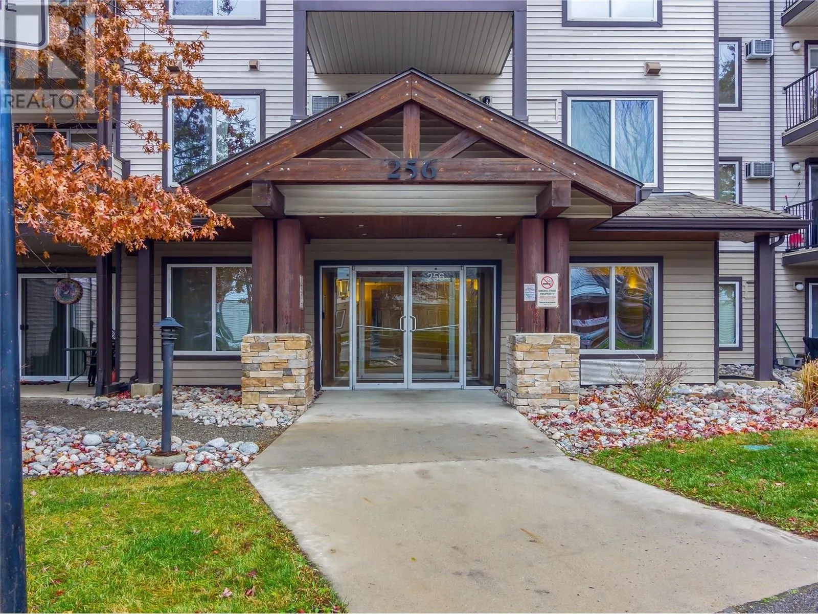 256 HASTINGS Avenue Unit# 410