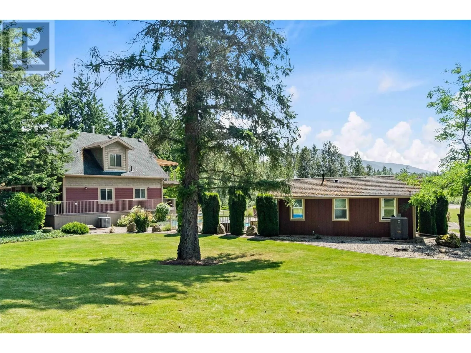 33 Old Town Road