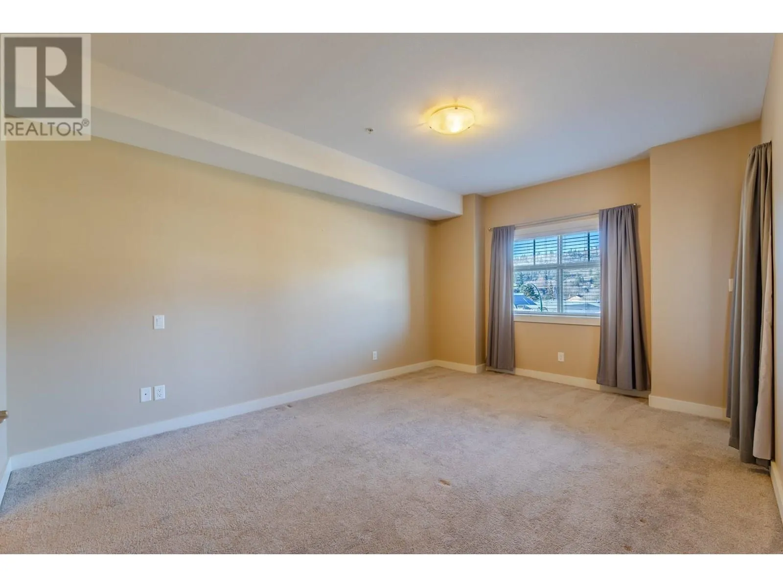 13615 VICTORIA Road Unit# 313