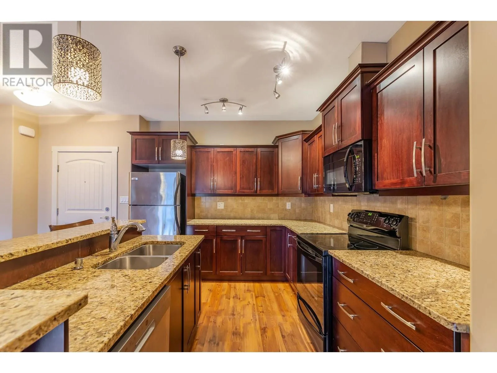 13615 VICTORIA Road Unit# 313