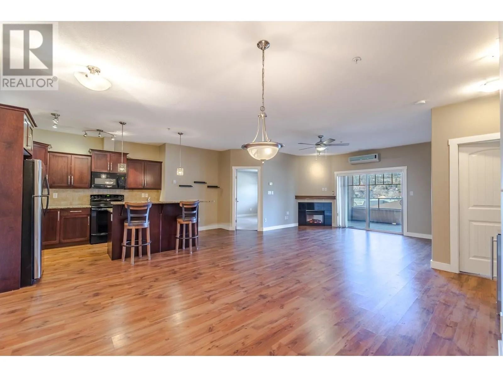 13615 VICTORIA Road Unit# 313