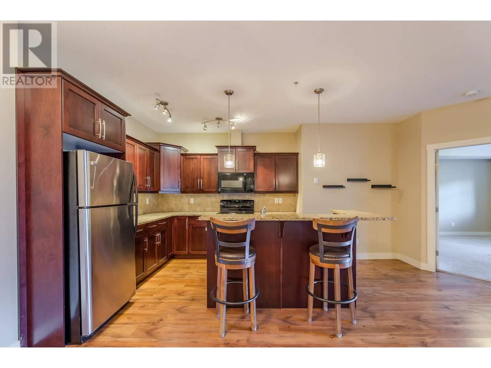 13615 VICTORIA Road Unit# 313