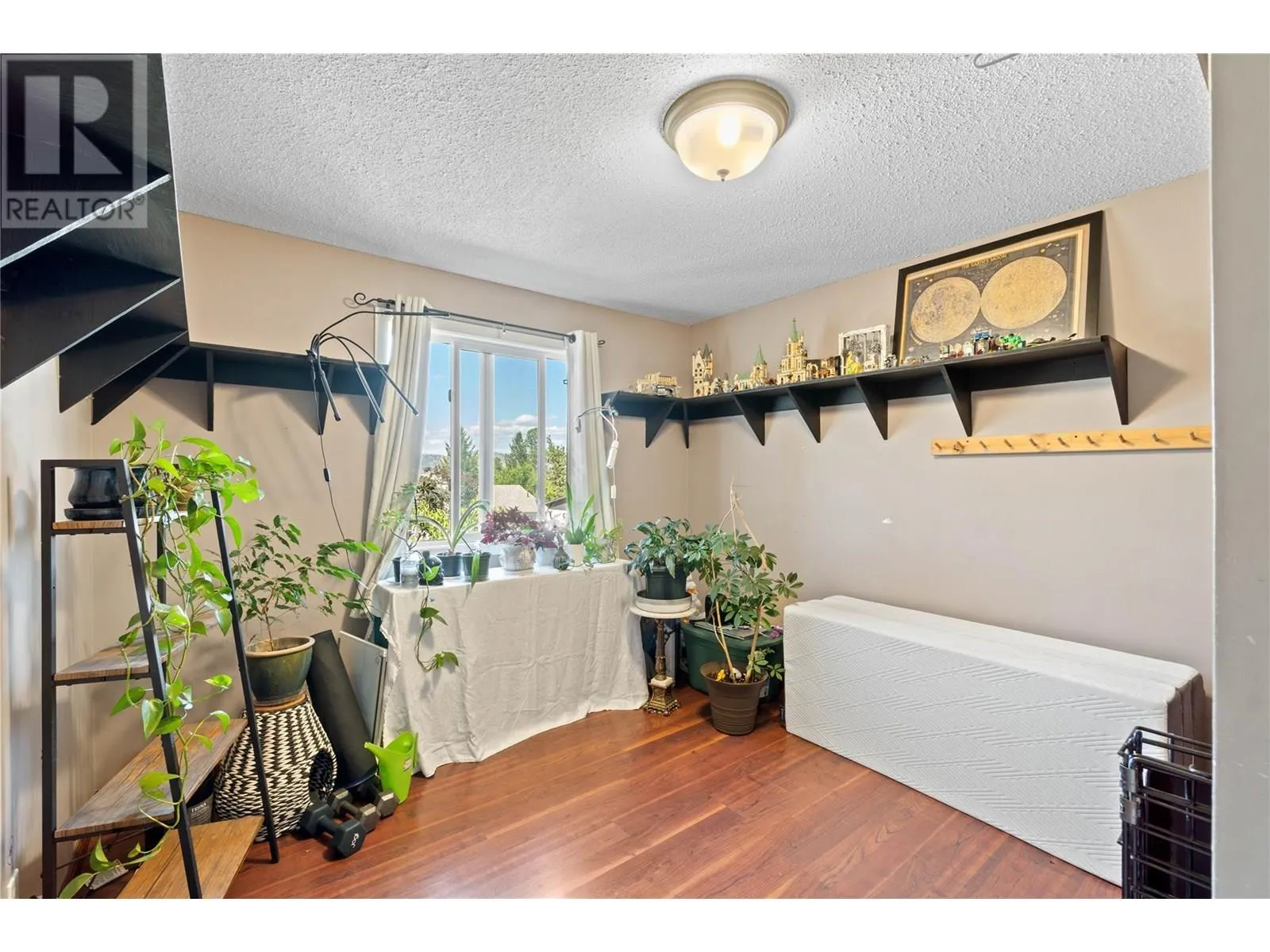 265 HOLLYBURN Drive