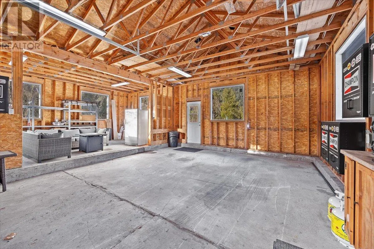 2269 Solsqua Road