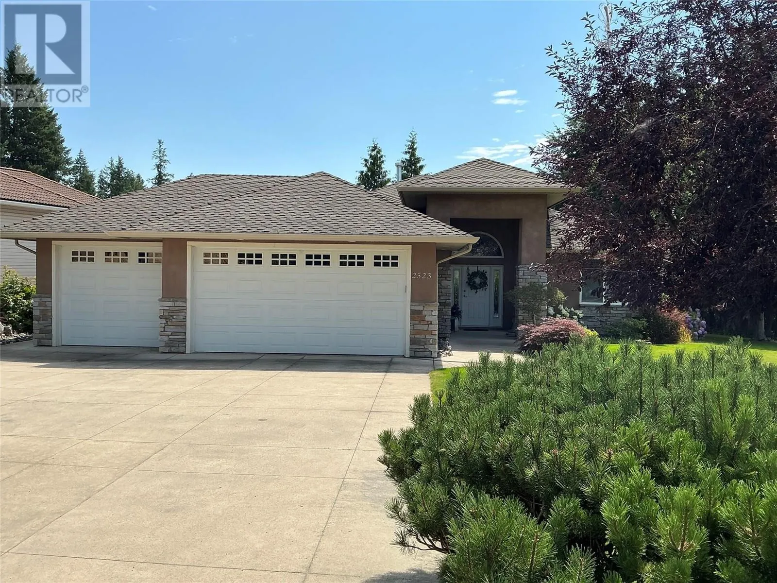 2523 Golf View Crescent