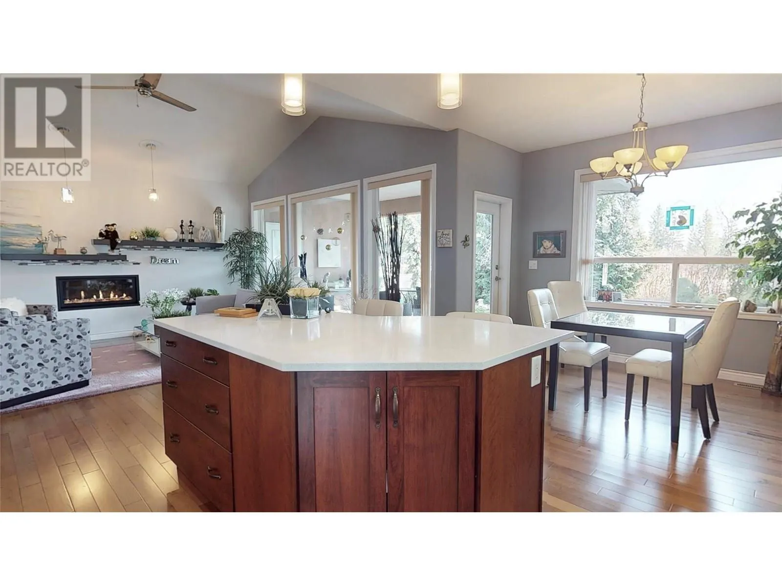 2523 Golf View Crescent
