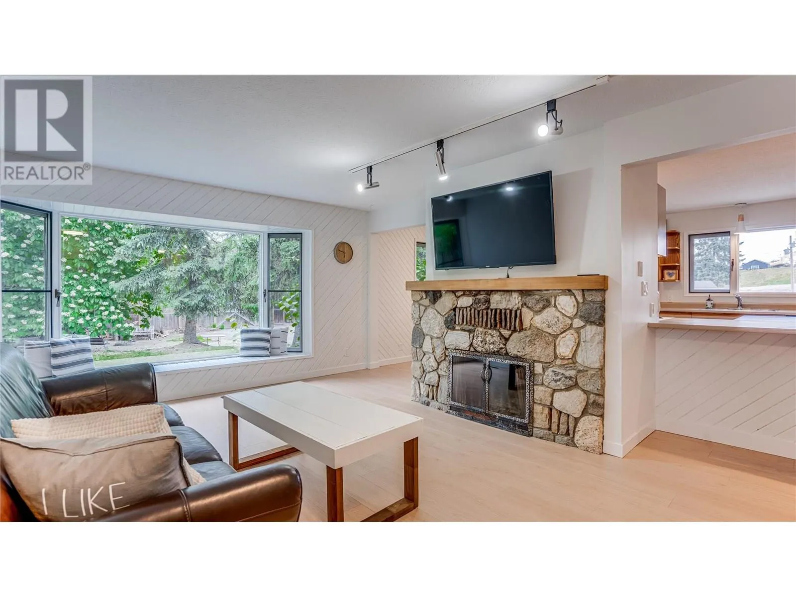 4615 Pleasant Valley Road