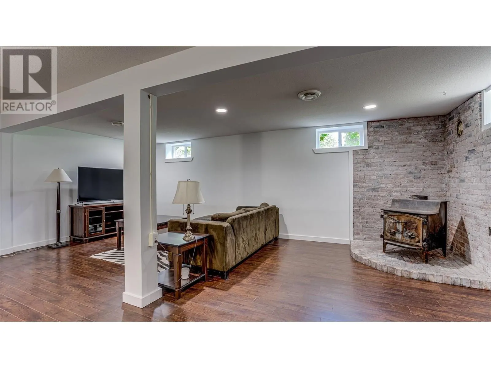 4615 Pleasant Valley Road
