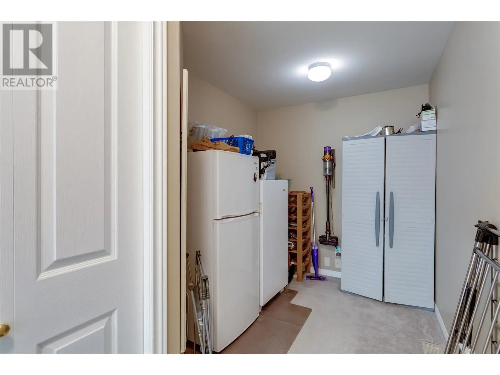 4074 Gellatly Road Unit# 221