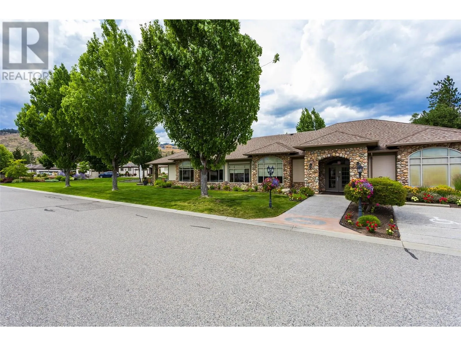 4074 Gellatly Road Unit# 221