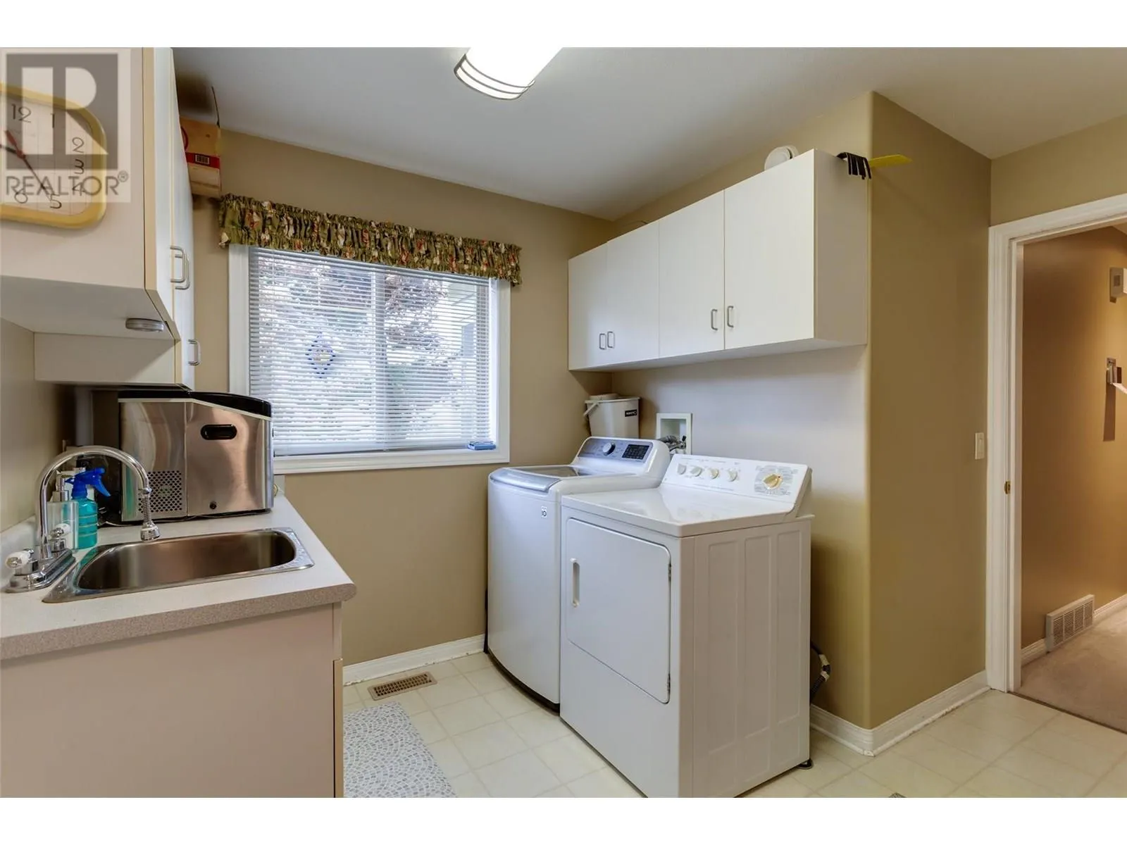 4074 Gellatly Road Unit# 221