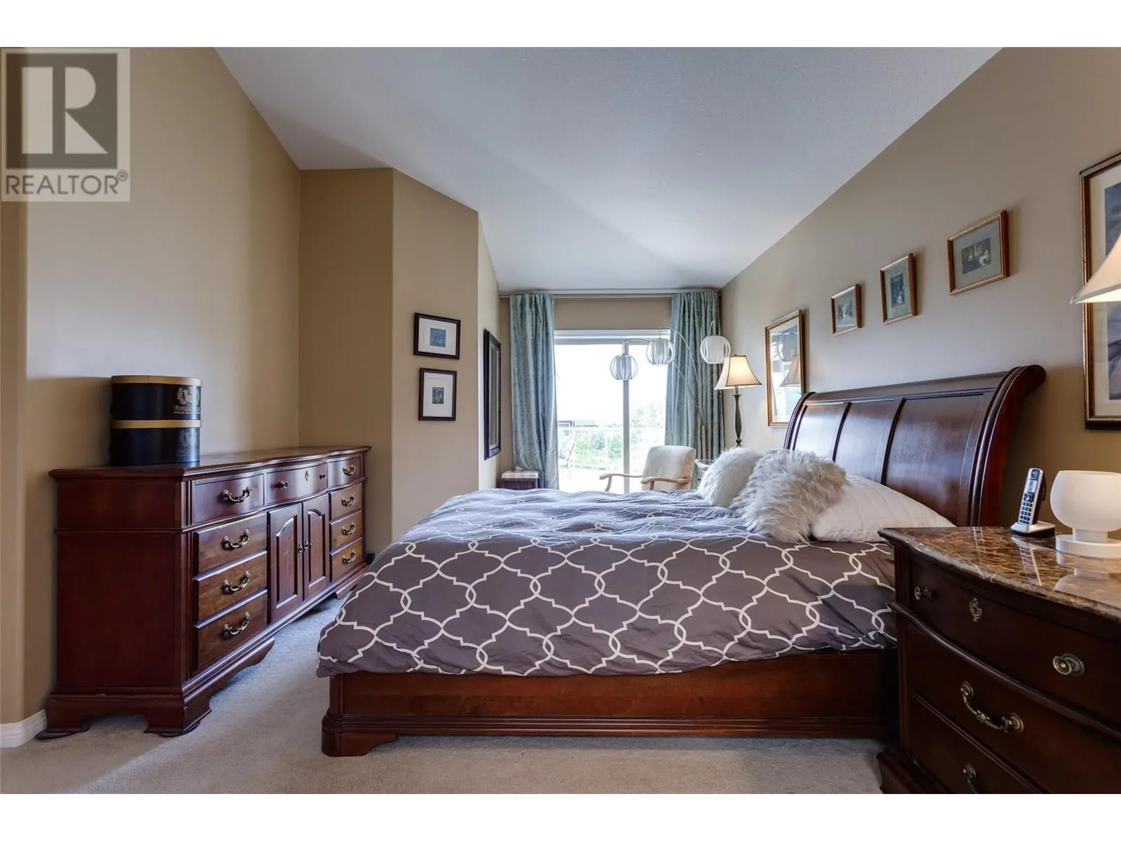 4074 Gellatly Road Unit# 221