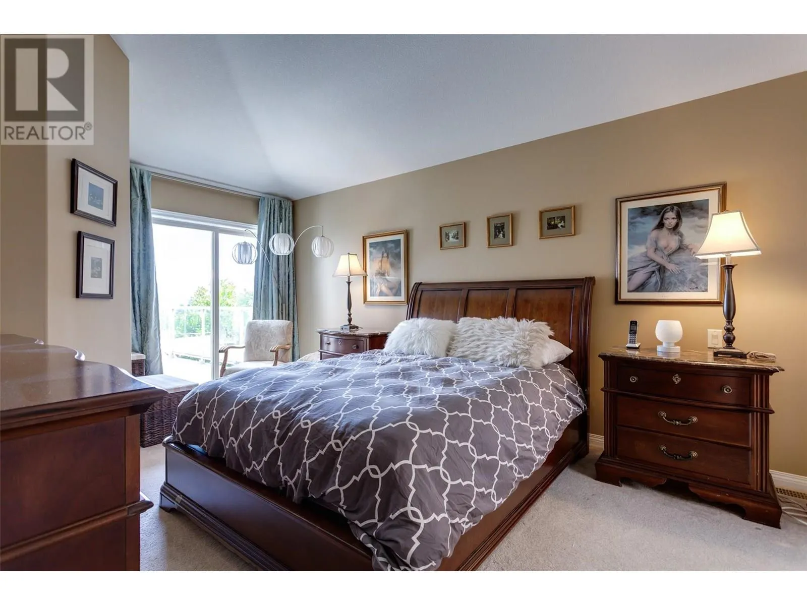 4074 Gellatly Road Unit# 221