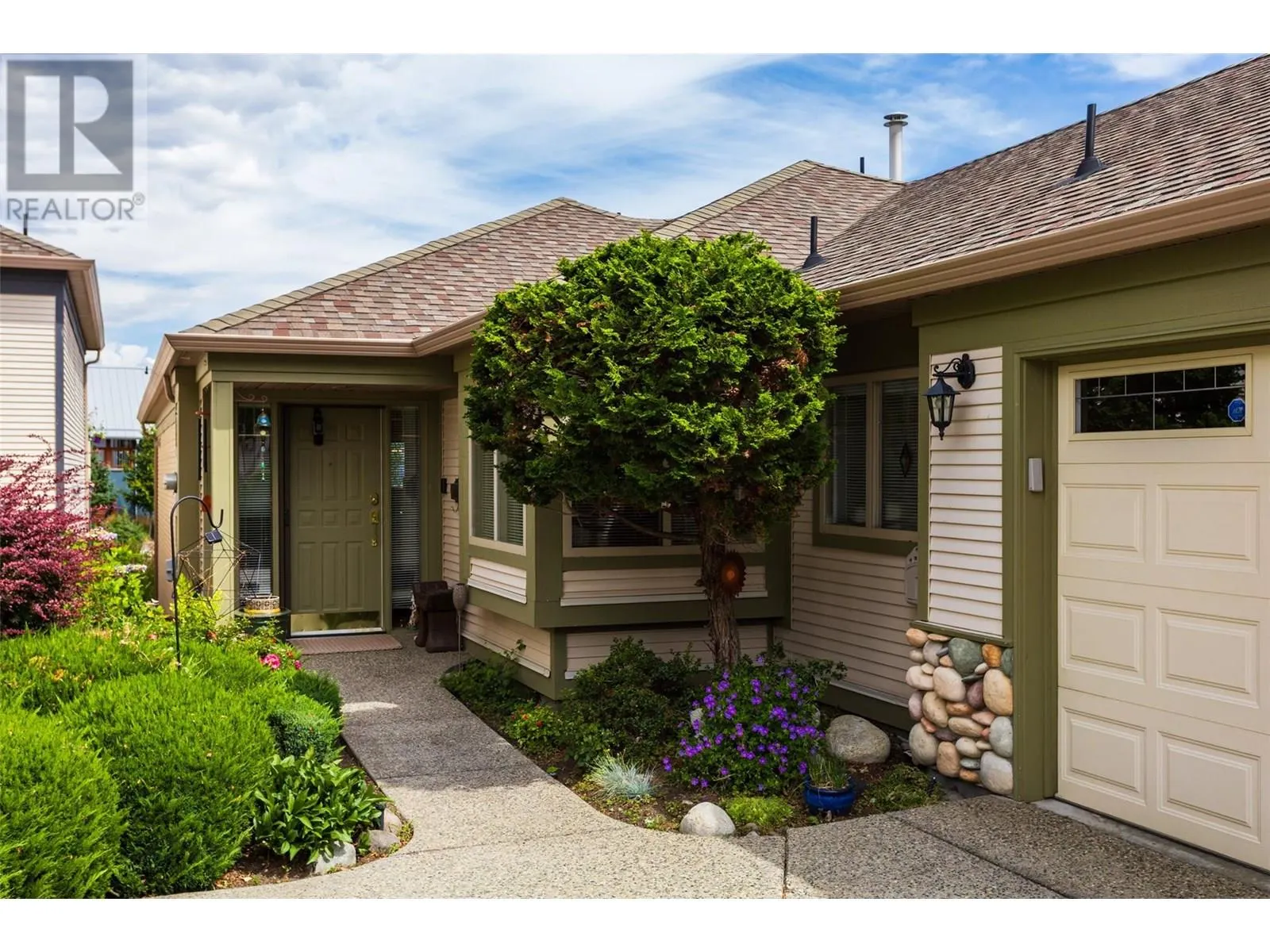 4074 Gellatly Road Unit# 221