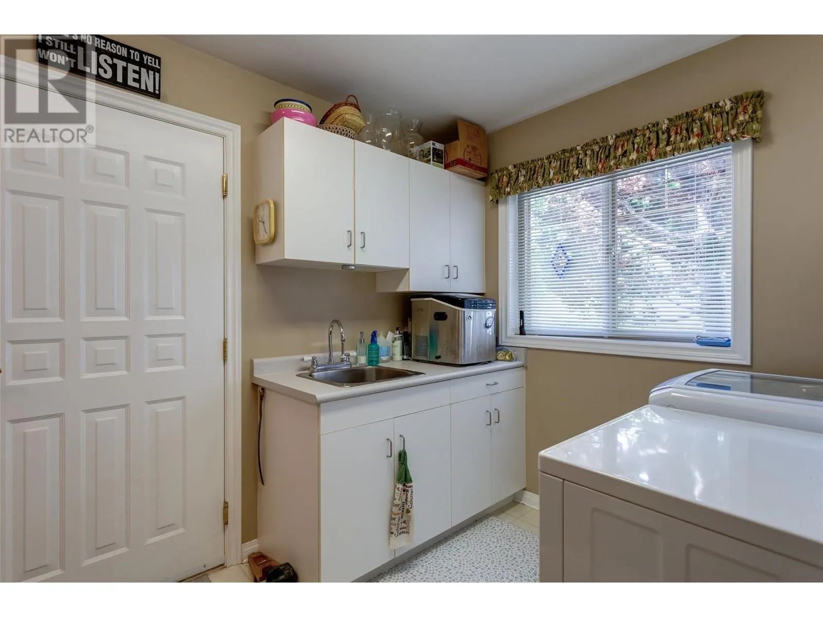 4074 Gellatly Road Unit# 221