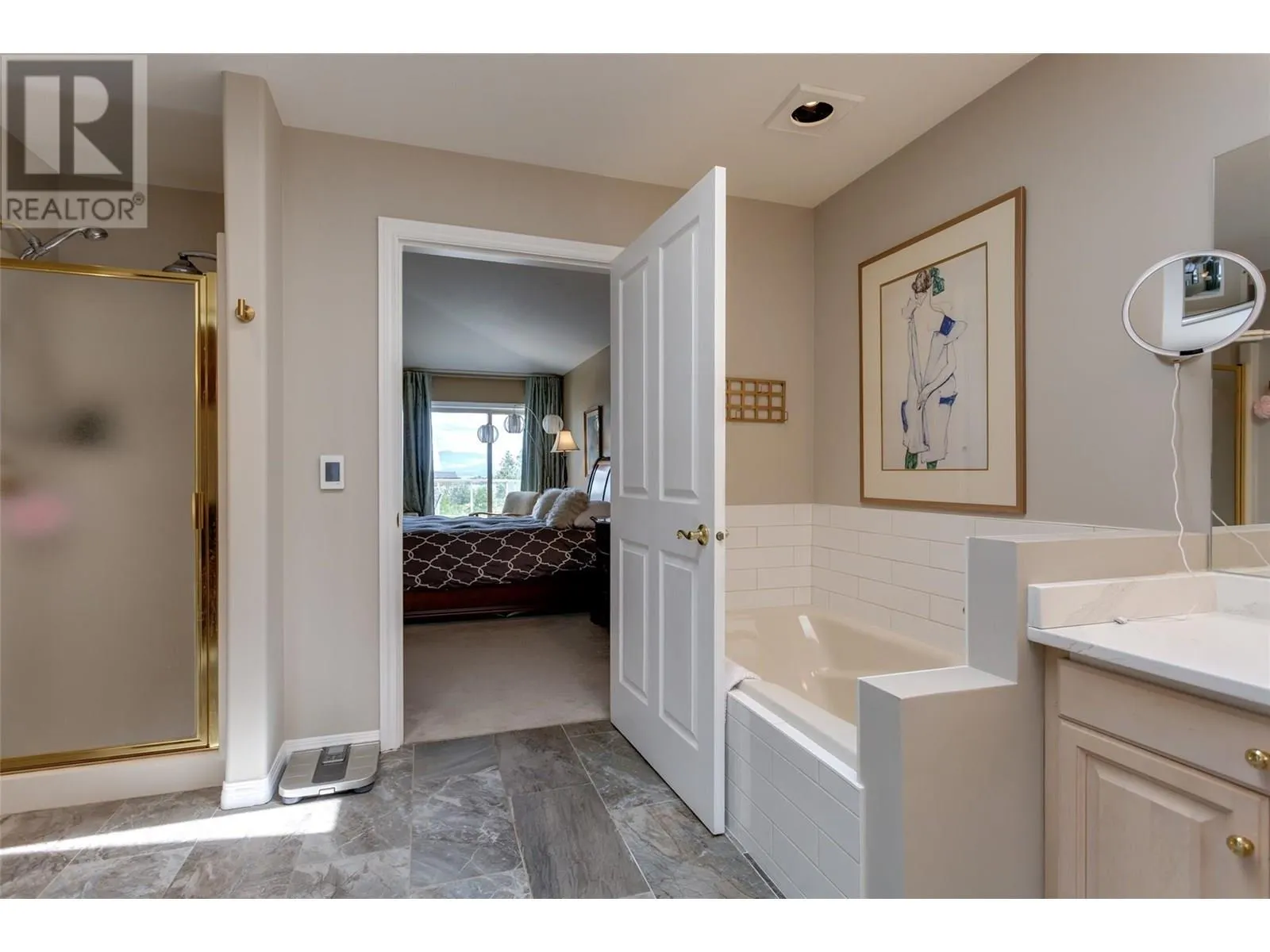 4074 Gellatly Road Unit# 221