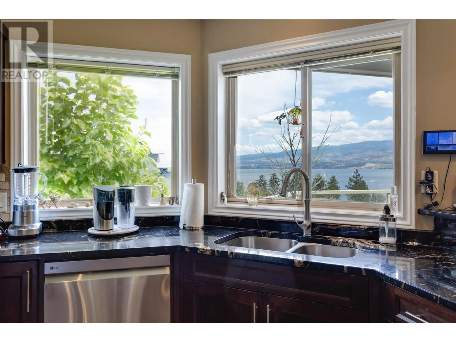 4074 Gellatly Road Unit# 221