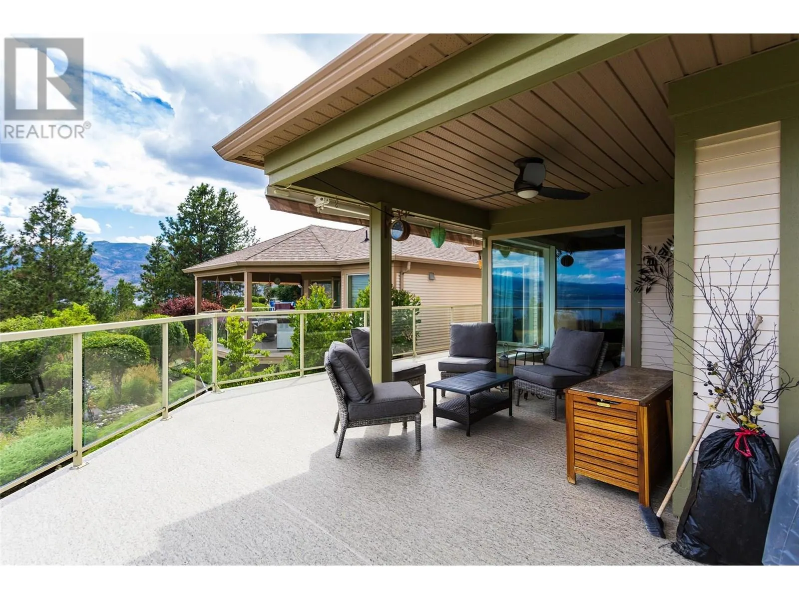 4074 Gellatly Road Unit# 221