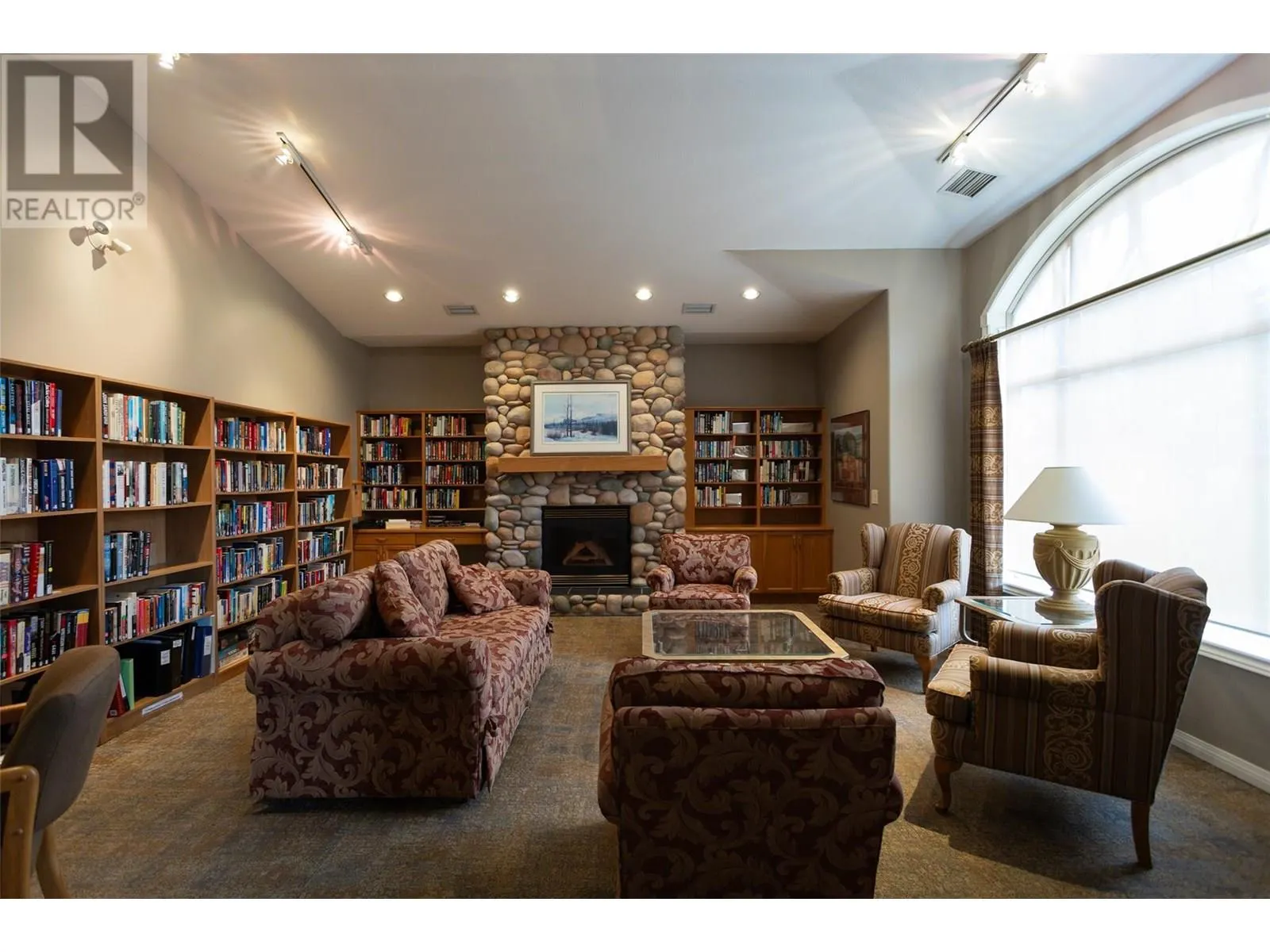 4074 Gellatly Road Unit# 221