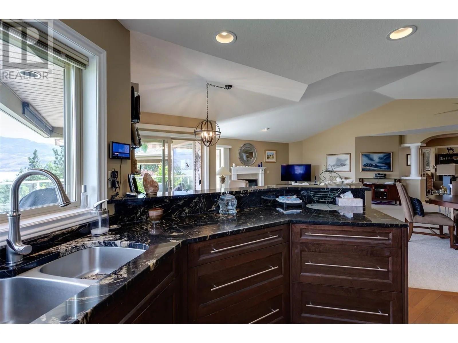 4074 Gellatly Road Unit# 221