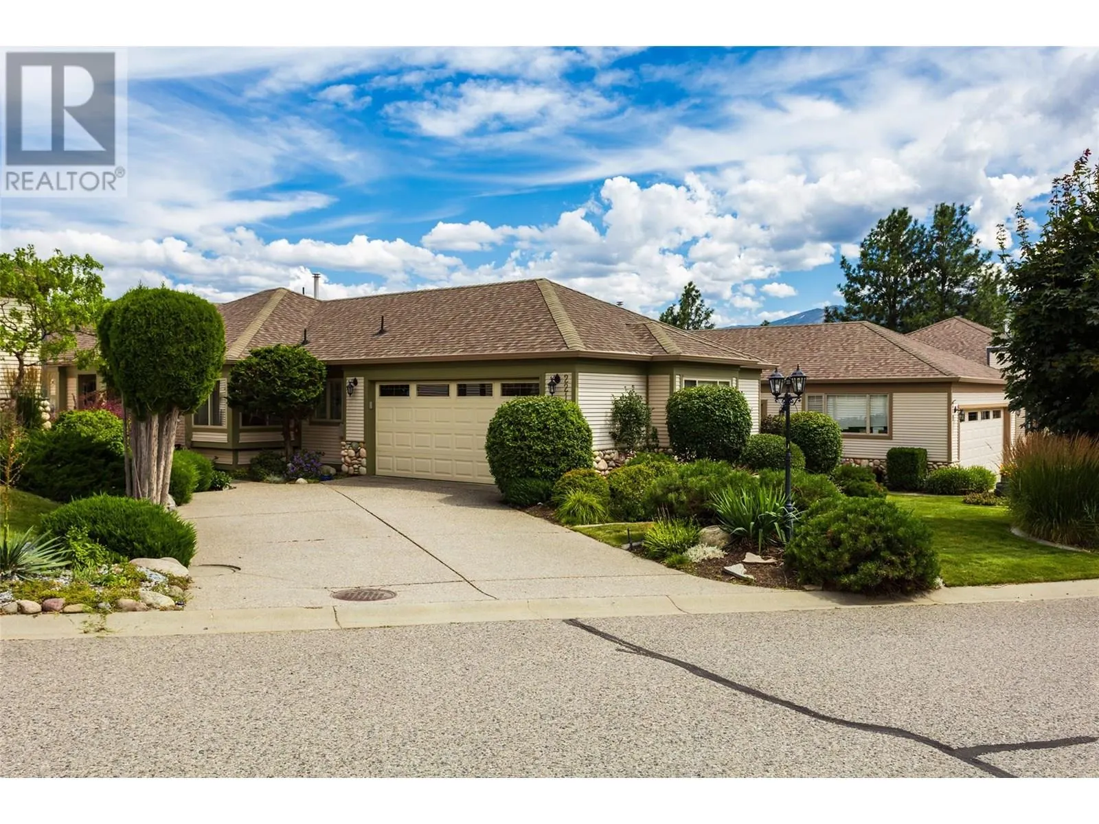 4074 Gellatly Road Unit# 221