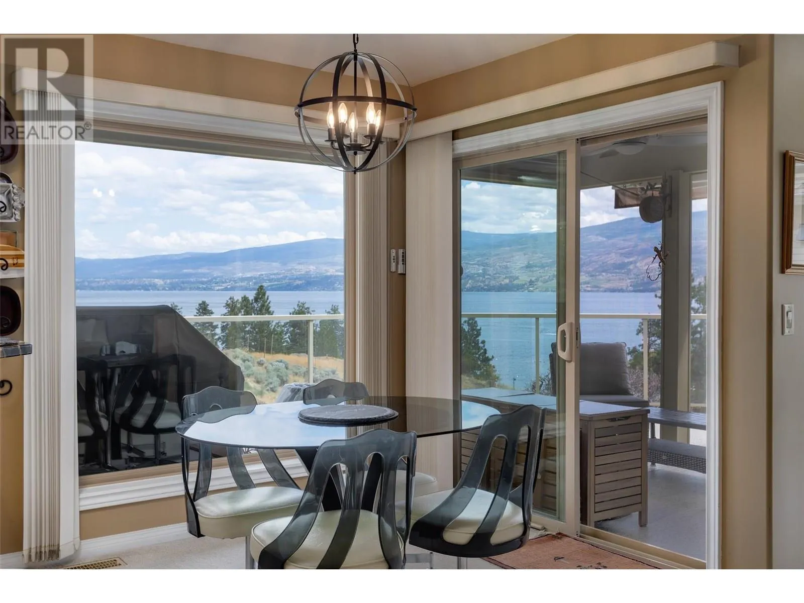4074 Gellatly Road Unit# 221