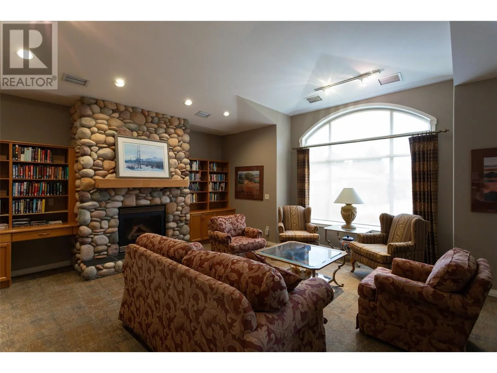 4074 Gellatly Road Unit# 221
