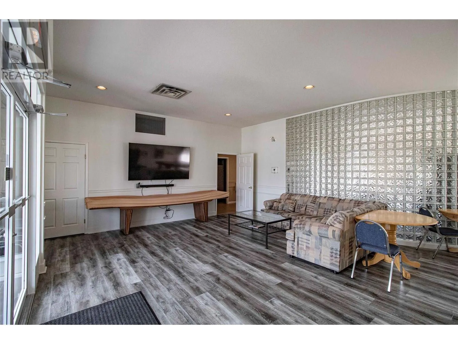 3948 Finnerty Road Unit# 145