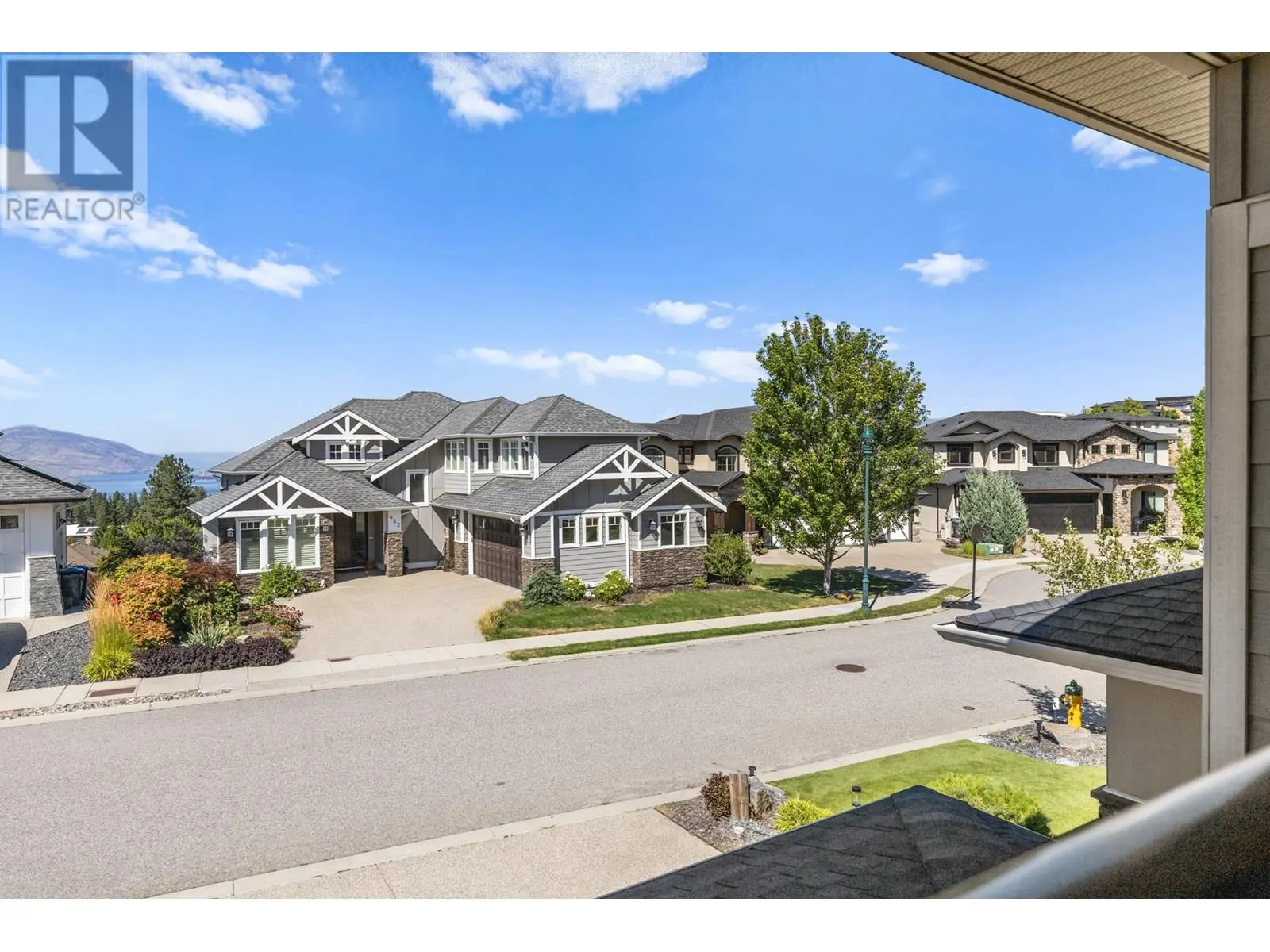 453 Lakepointe Drive