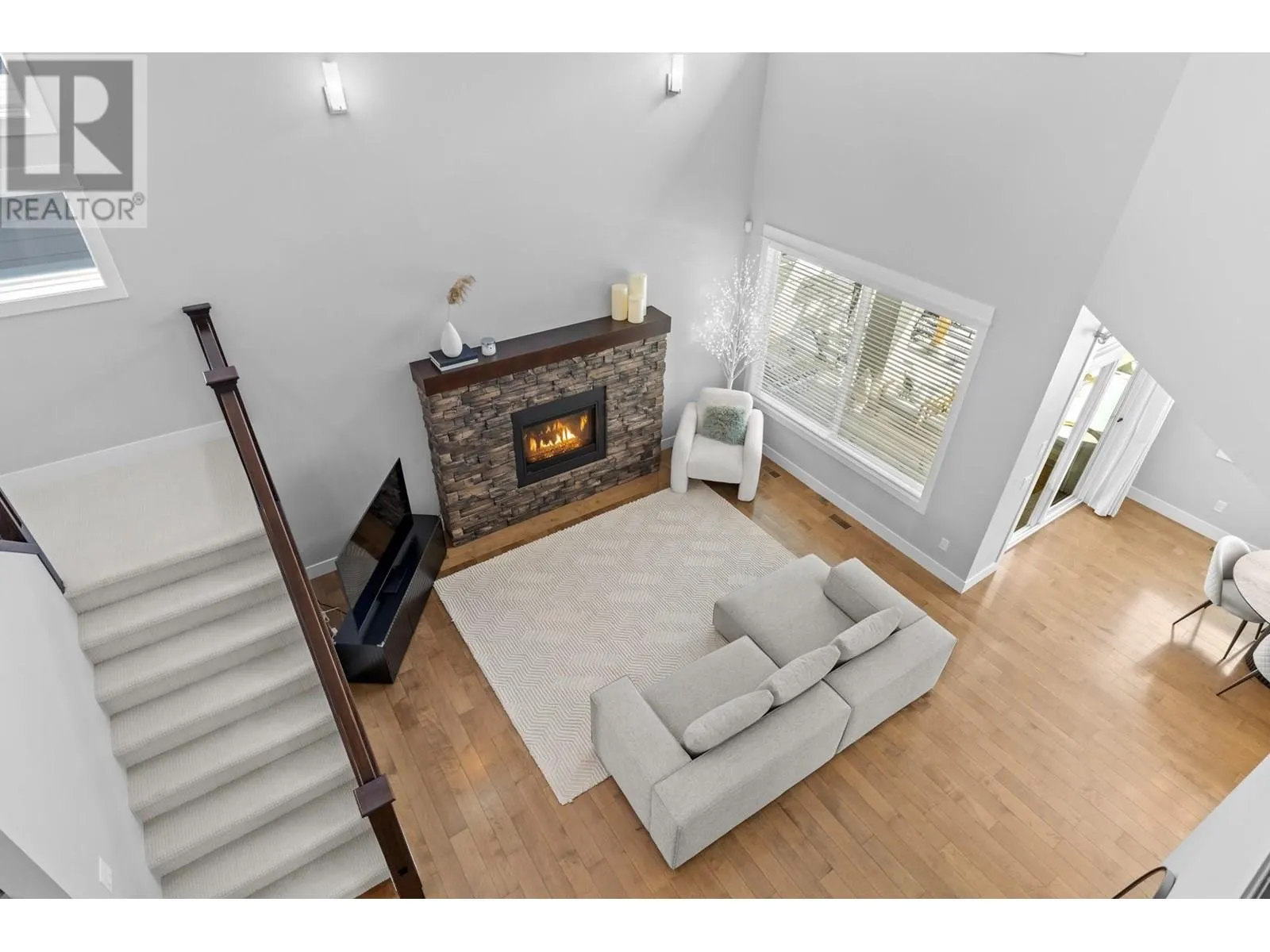 453 Lakepointe Drive