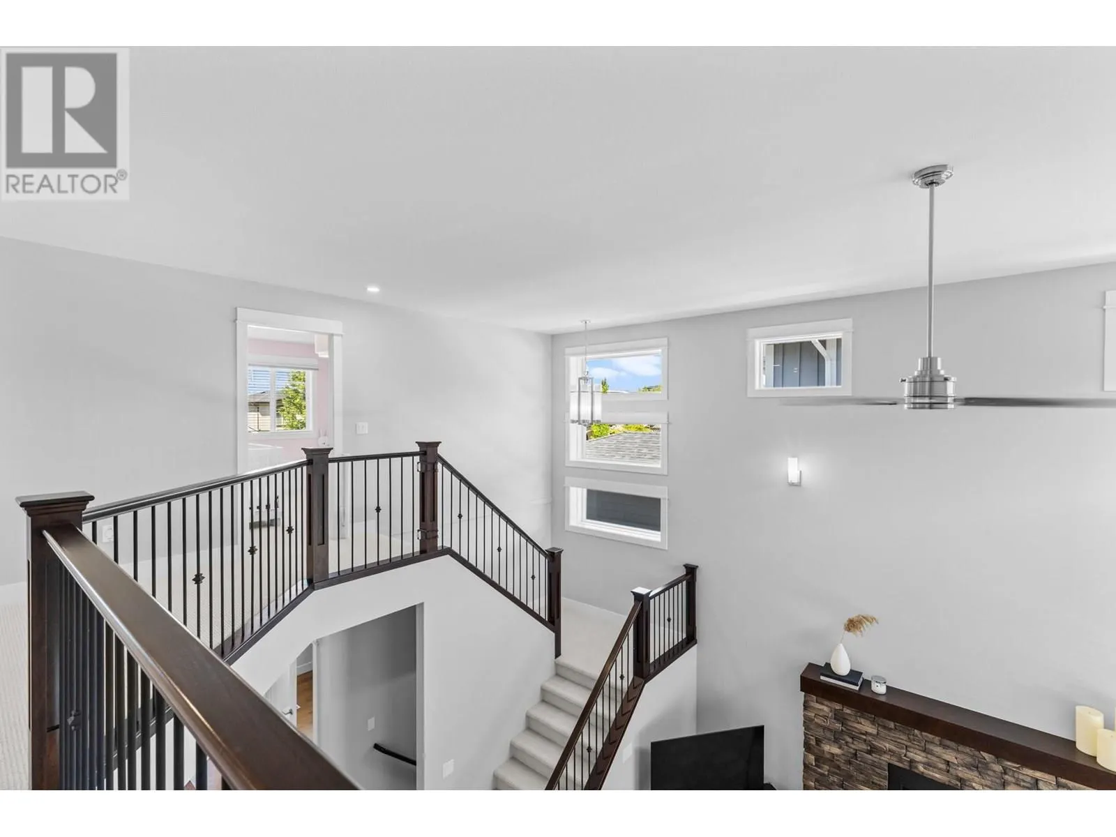 453 Lakepointe Drive