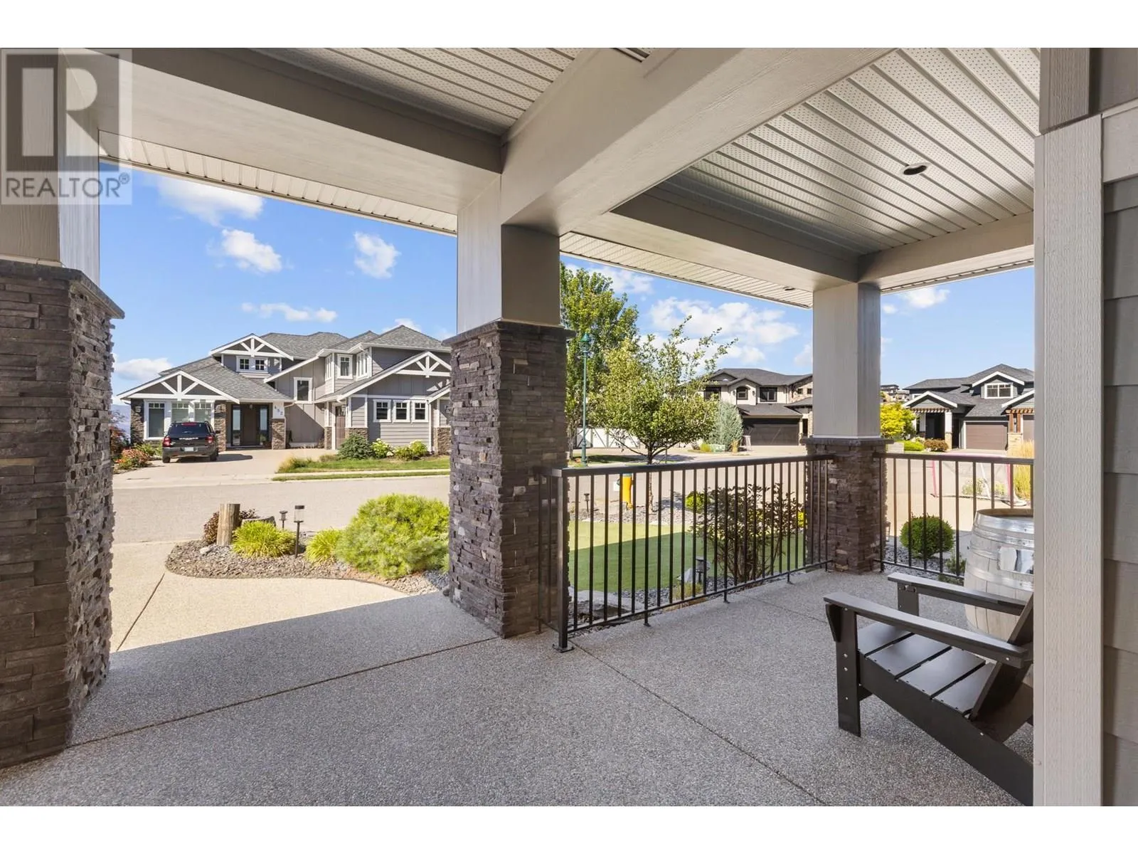 453 Lakepointe Drive