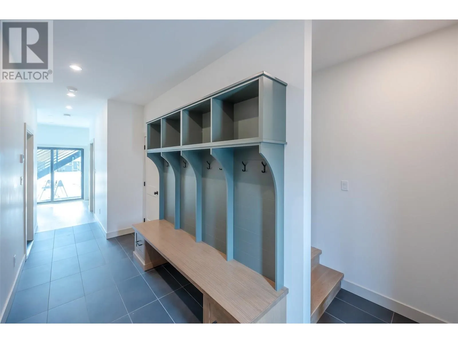 144 CLEARVIEW Crescent Unit# SL2