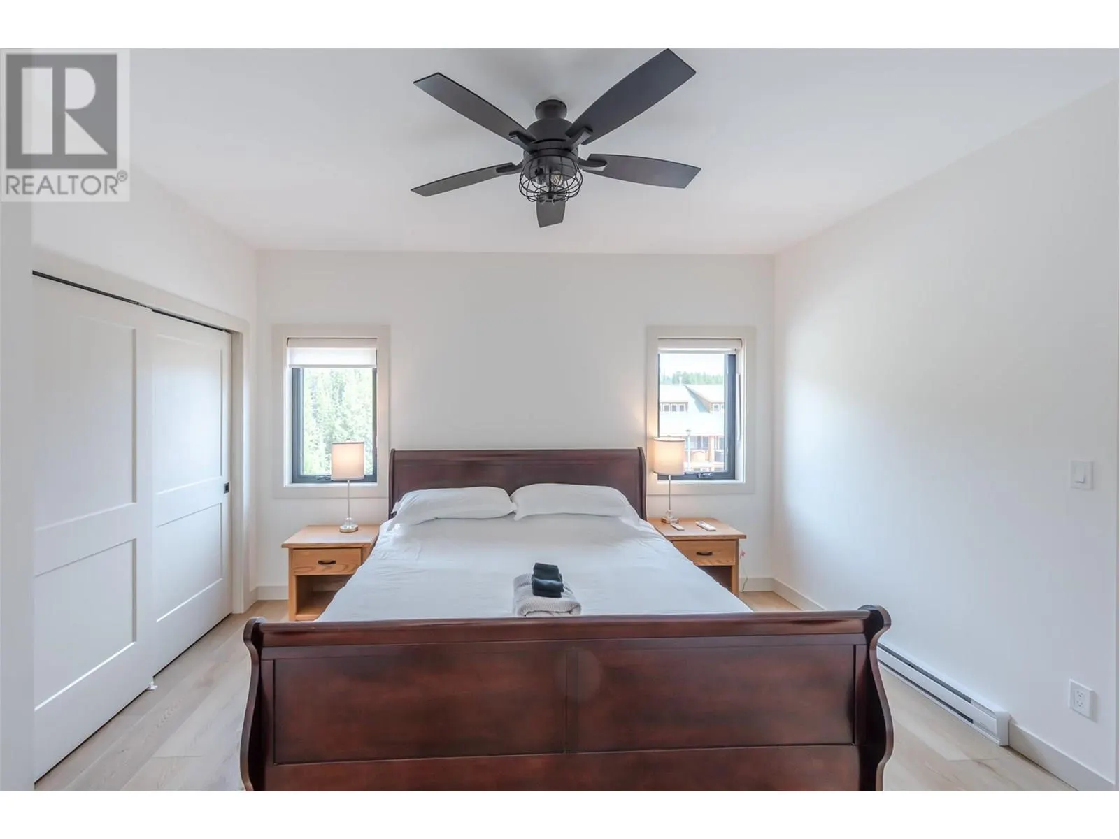 144 CLEARVIEW Crescent Unit# SL2