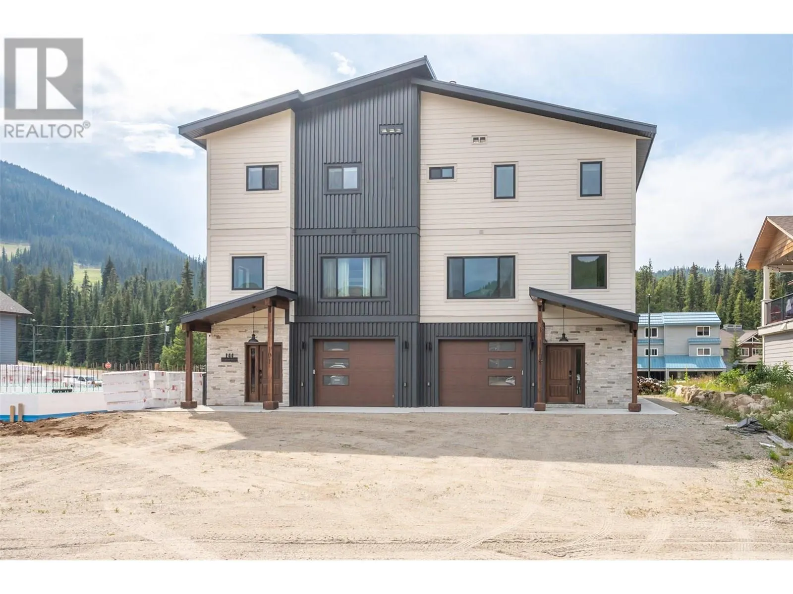 144 CLEARVIEW Crescent Unit# SL2