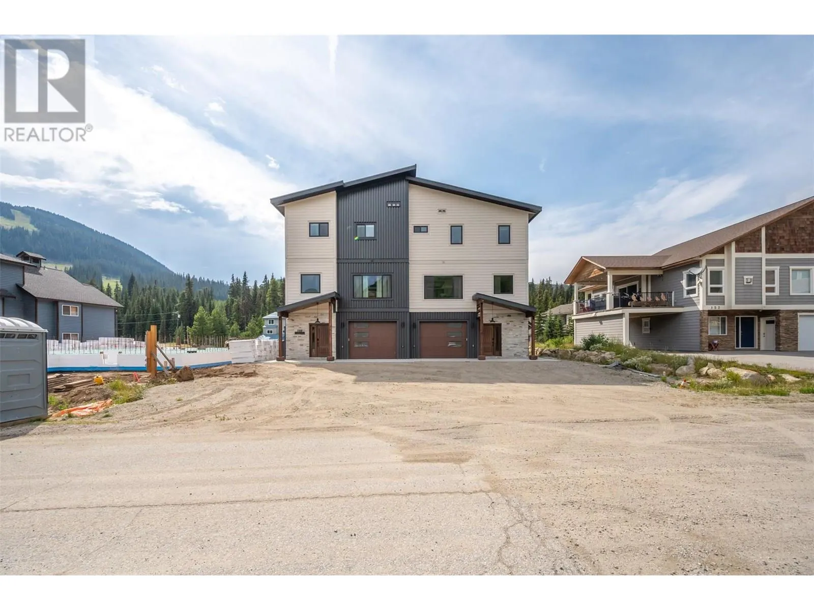 144 CLEARVIEW Crescent Unit# SL2