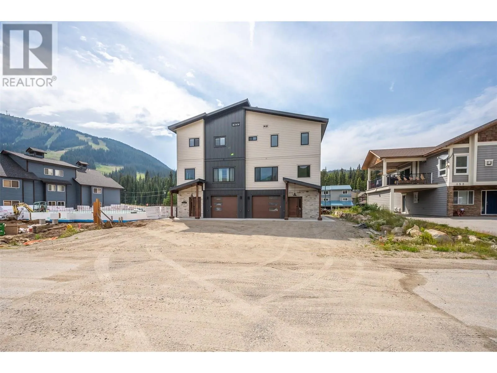 144 CLEARVIEW Crescent Unit# SL2