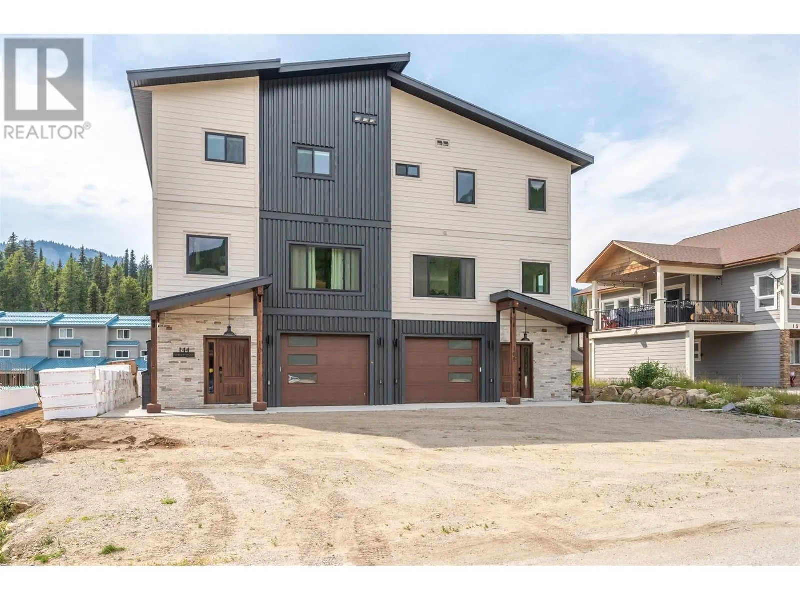 144 CLEARVIEW Crescent Unit# SL2