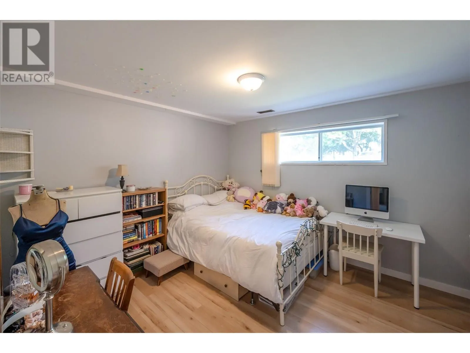 112 DUNANT Place