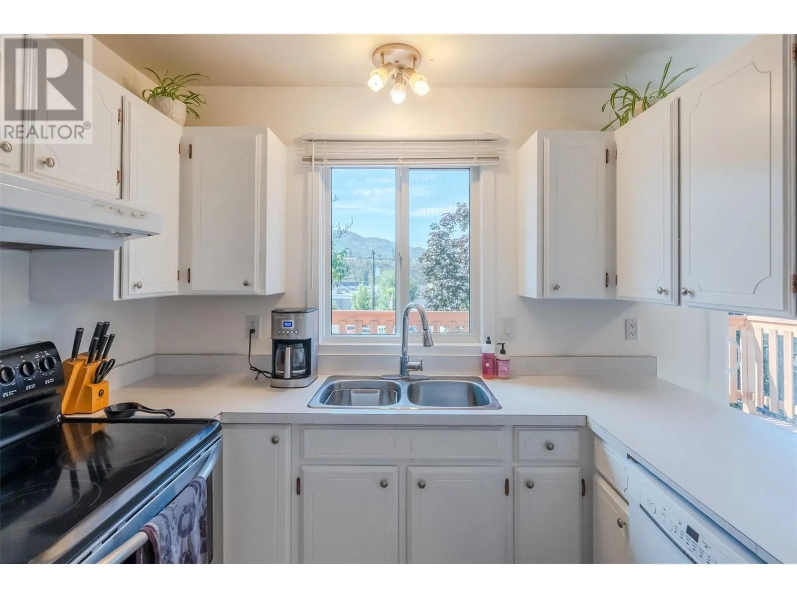 112 DUNANT Place