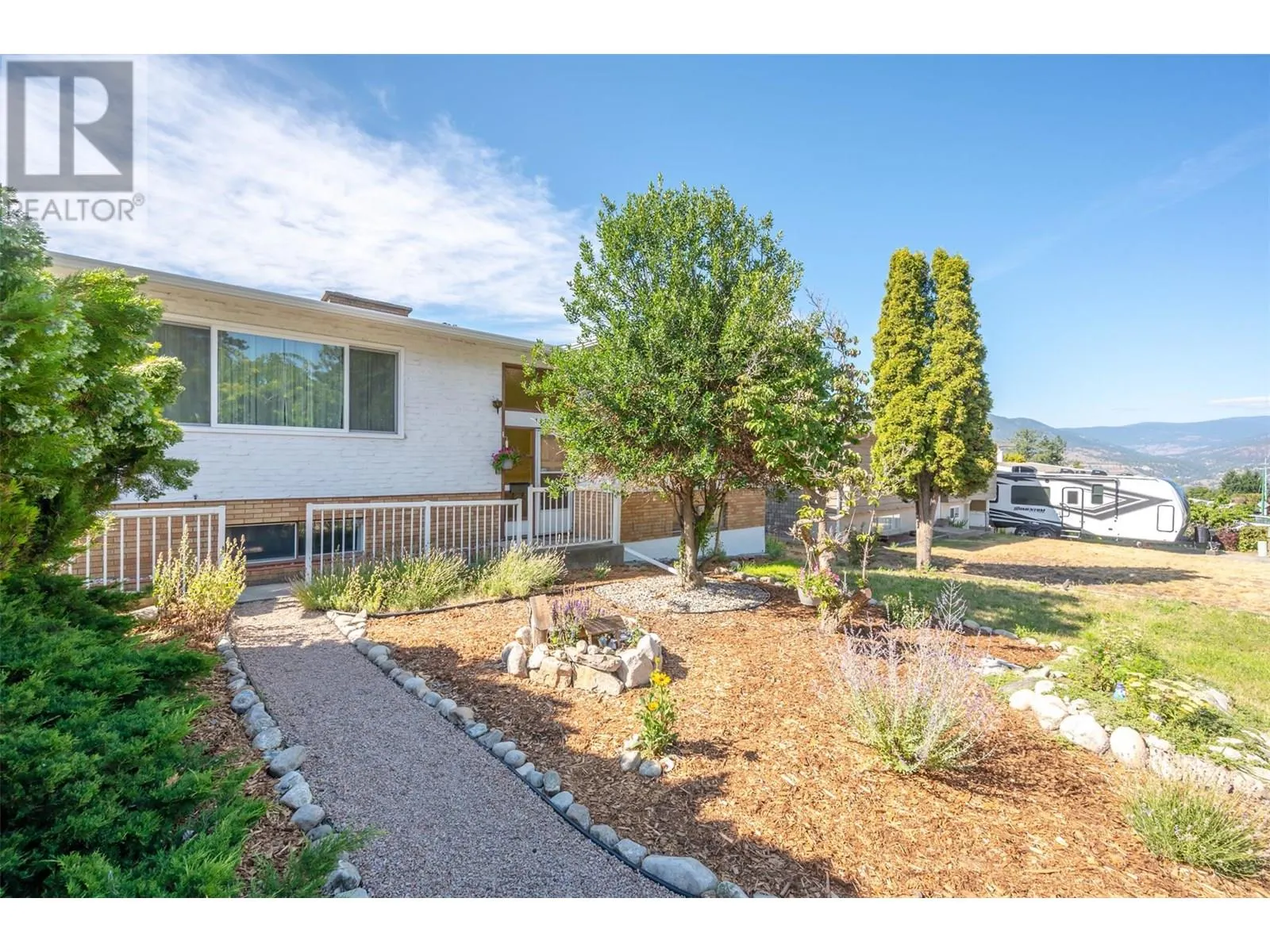112 DUNANT Place
