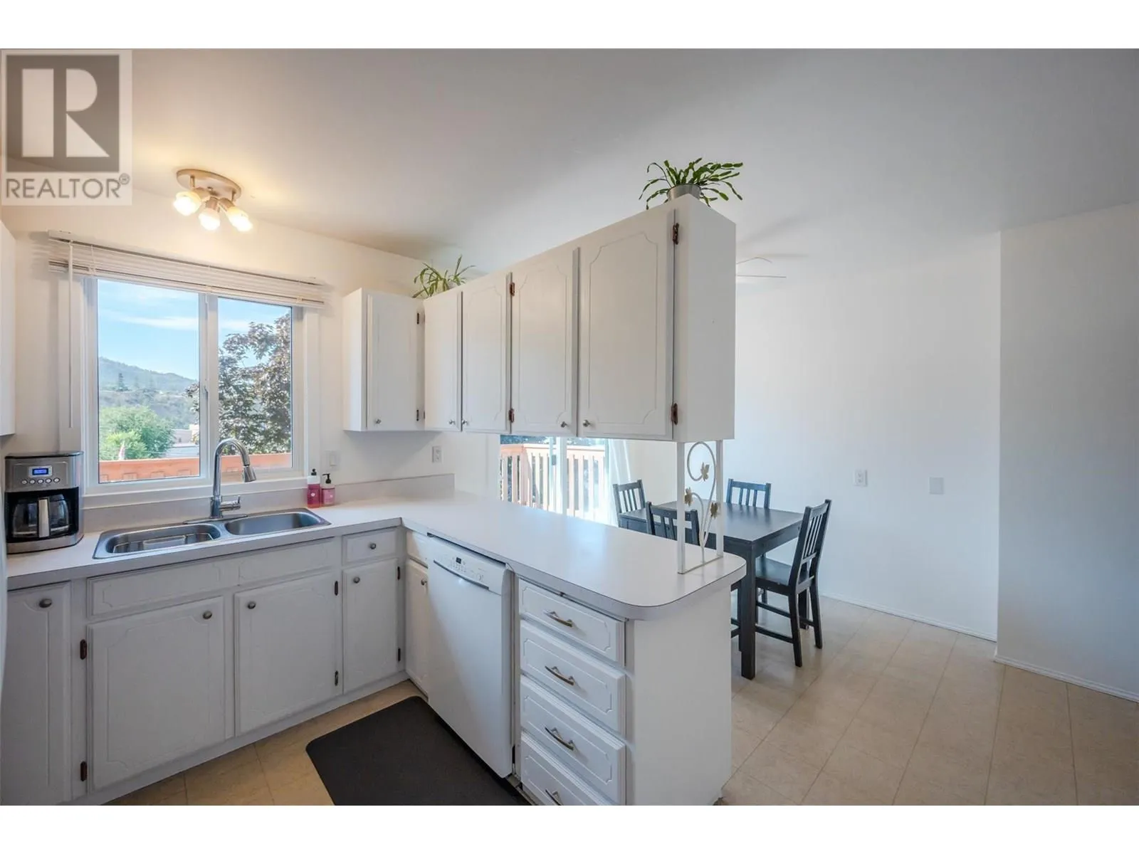 112 DUNANT Place